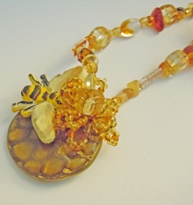 Pendant with bee