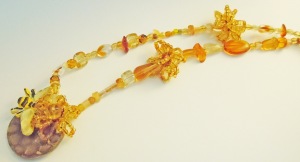 Sweet Honey necklace with bee